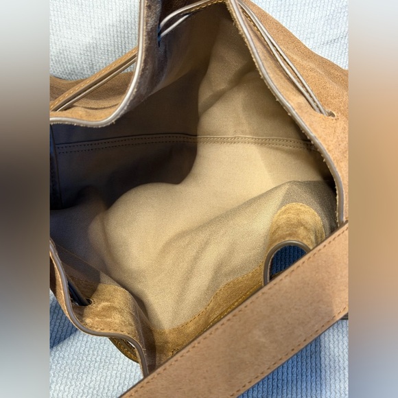 Madewell The Drawstring Shoulder Bag Suede Dried Acorn - Picture 9 of 10
